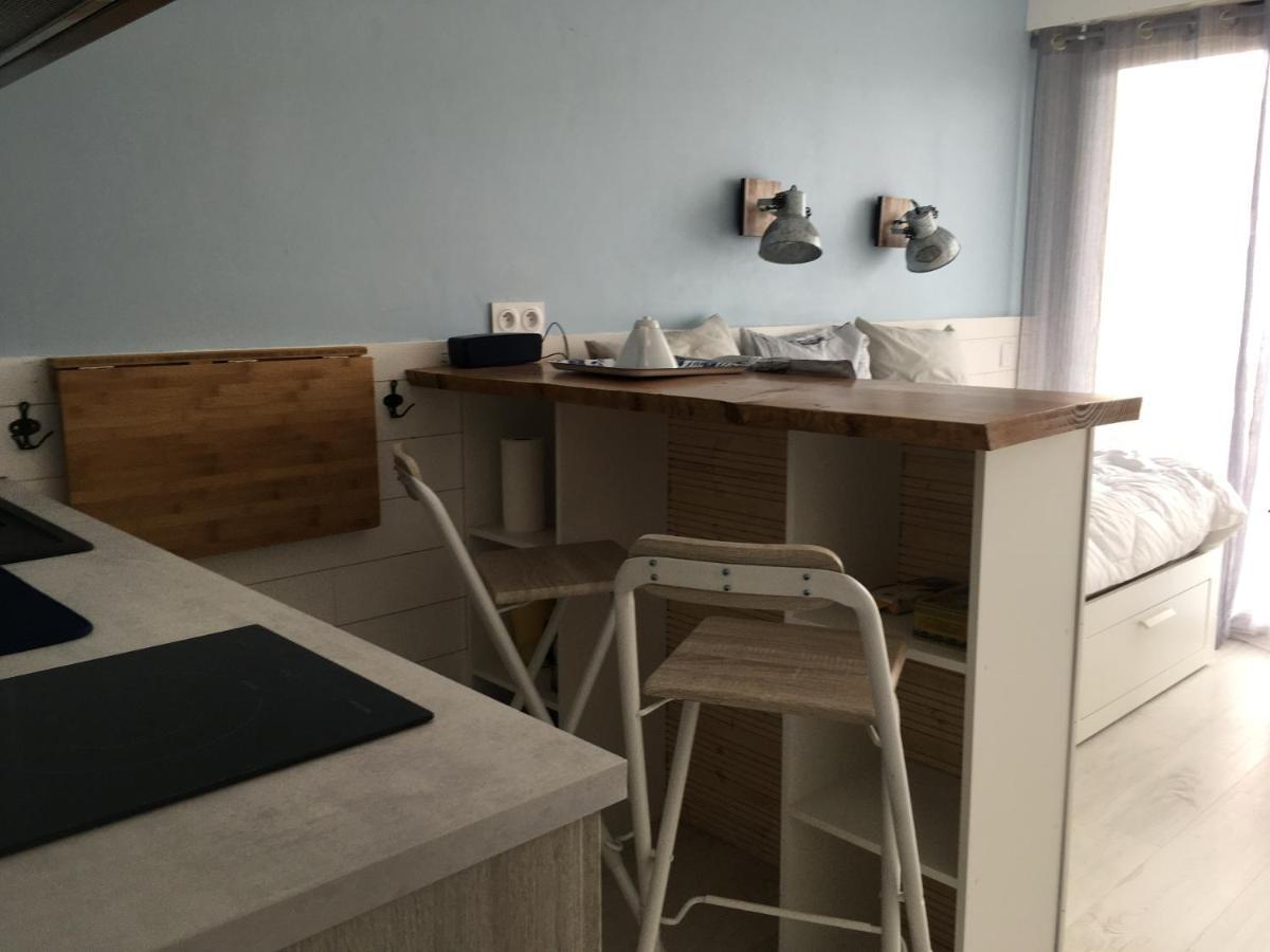 Ferienwohnung Studio Face A La Mer Ploemeur Exterior foto